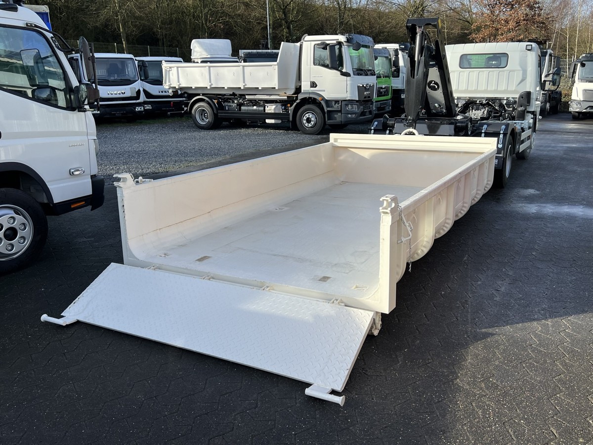 FUSO Canter FUSO 7C18 City Abrollkipper Miete - Hook lift truck: picture 4 FUSO Canter FUSO 7C18 City Abrollkipper Miete - Hook lift truck: picture 4