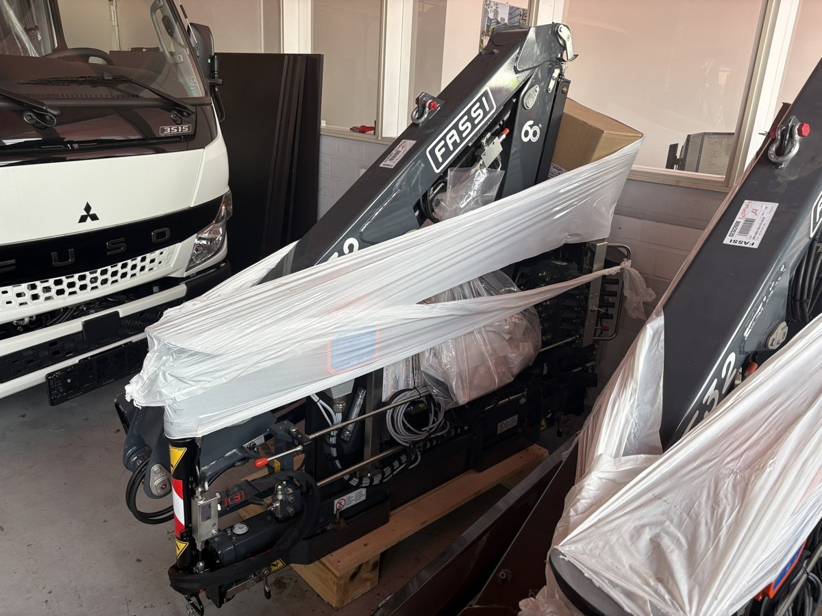 Ladekran Fassi F32A.023 Funk! NEU sofort verfügb - Truck mounted crane: picture 1 Ladekran Fassi F32A.023 Funk! NEU sofort verfügb - Truck mounted crane: picture 1