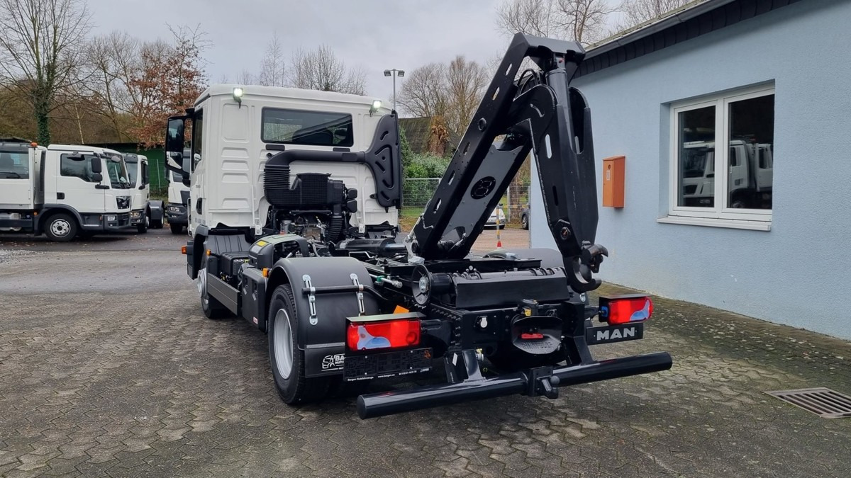 New Hook lift truck MAN TGL 12.250 BL NEU City Abrollkipper PowerMatic s: picture 17