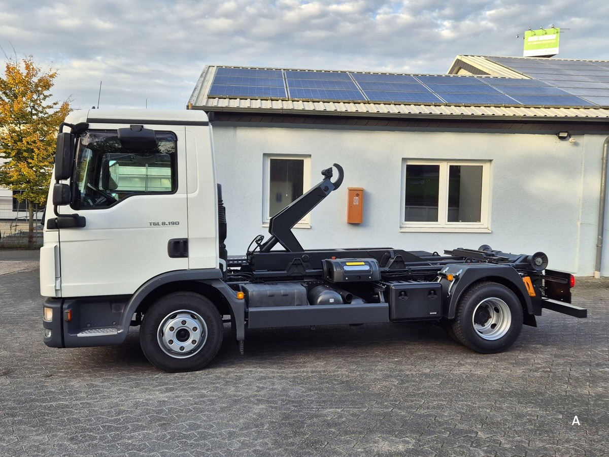 MAN TGL 8.190 BL City Abrollkipper Aut., 2 x AHK sof - Hook lift truck: picture 4 MAN TGL 8.190 BL City Abrollkipper Aut., 2 x AHK sof - Hook lift truck: picture 4