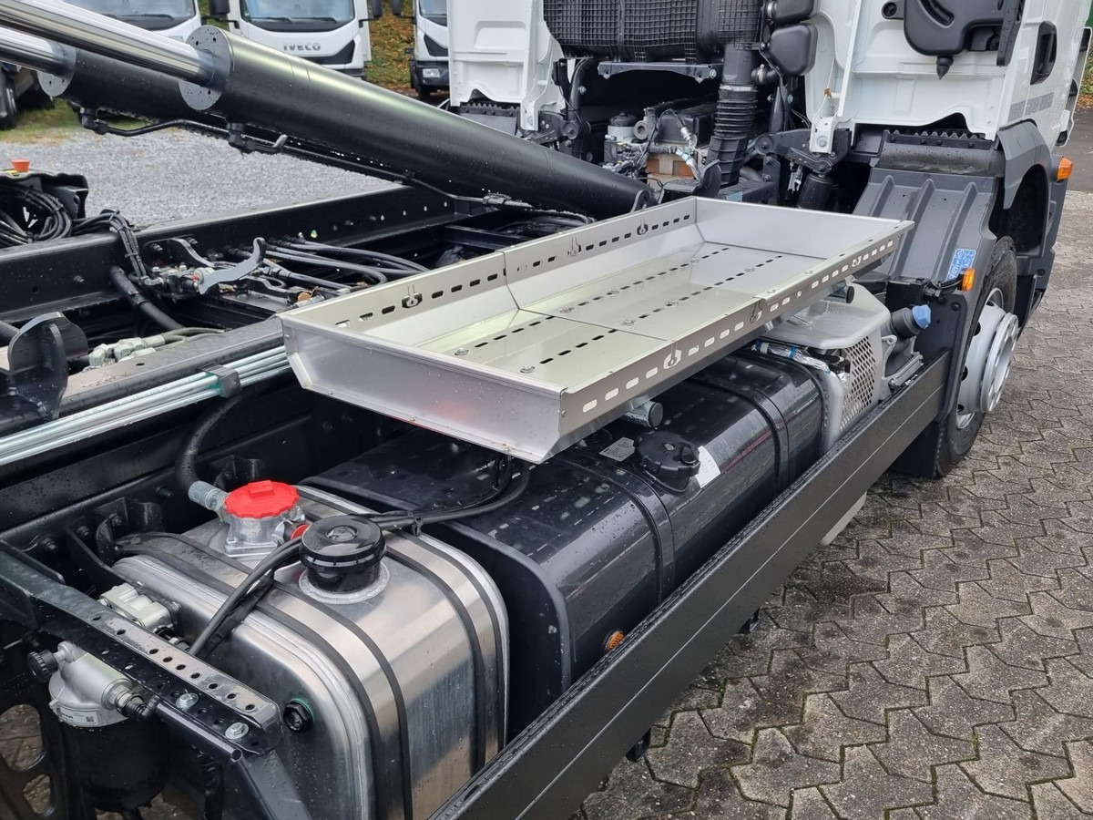 Leasing of MAN TGM 15.290 BL Abrollkipper Multihook City+1570mm MAN TGM 15.290 BL Abrollkipper Multihook City+1570mm: picture 18 Leasing of MAN TGM 15.290 BL Abrollkipper Multihook City+1570mm MAN TGM 15.290 BL Abrollkipper Multihook City+1570mm: picture 18