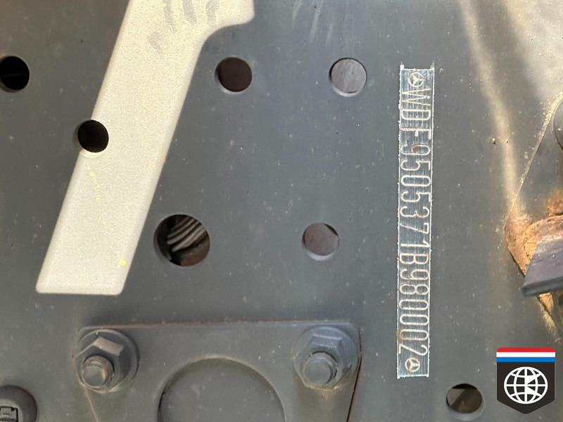 Mercedes-Benz AXOR 1833 TAIL LIFT - MANUAL GEARBOX - Curtain side truck: picture 4 Mercedes-Benz AXOR 1833 TAIL LIFT - MANUAL GEARBOX - Curtain side truck: picture 4