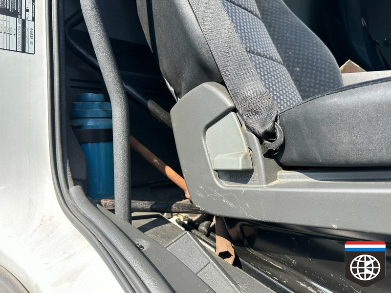 Mercedes-Benz AXOR 1833 TAIL LIFT - MANUAL GEARBOX - Curtain side truck: picture 2 Mercedes-Benz AXOR 1833 TAIL LIFT - MANUAL GEARBOX - Curtain side truck: picture 2