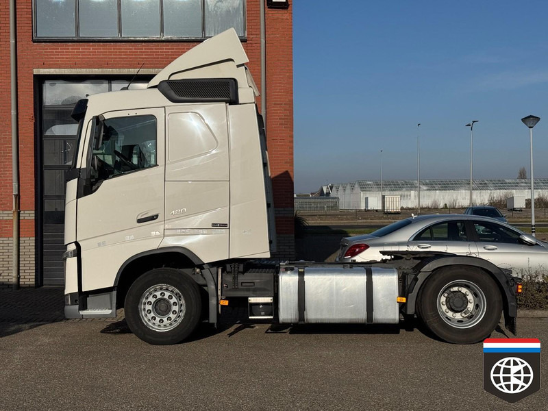 Volvo FH 460 2x TANK - LOW ROOF - 2x available - Tractor unit: picture 3 Volvo FH 460 2x TANK - LOW ROOF - 2x available - Tractor unit: picture 3