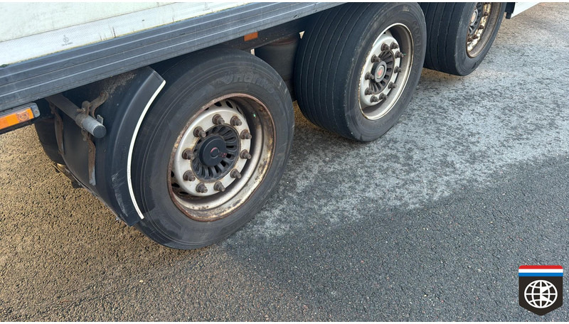 Van Eck UT-3 AIR FREIGHT - VOLUME MULTI TEMP - DATALOG - 3x BPW 1x LIFT - Refrigerated semi-trailer: picture 4 Van Eck UT-3 AIR FREIGHT - VOLUME MULTI TEMP - DATALOG - 3x BPW 1x LIFT - Refrigerated semi-trailer: picture 4