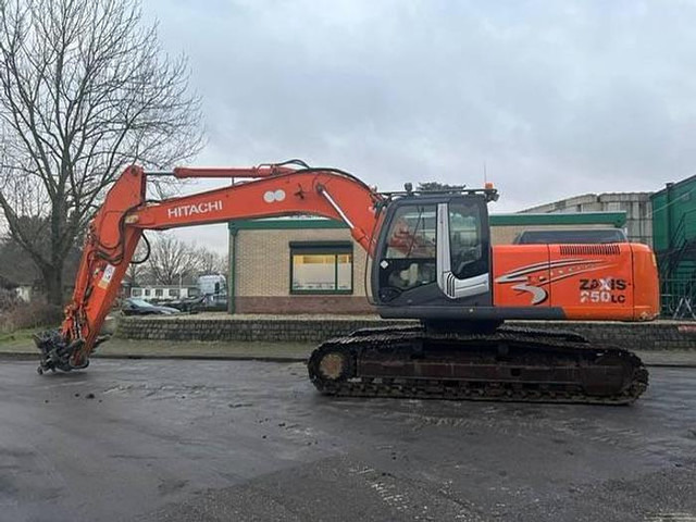 Hitachi ZX250LC-3 - ZX 250 LC - ZX250 - Excavator: picture 1 Hitachi ZX250LC-3 - ZX 250 LC - ZX250 - Excavator: picture 1
