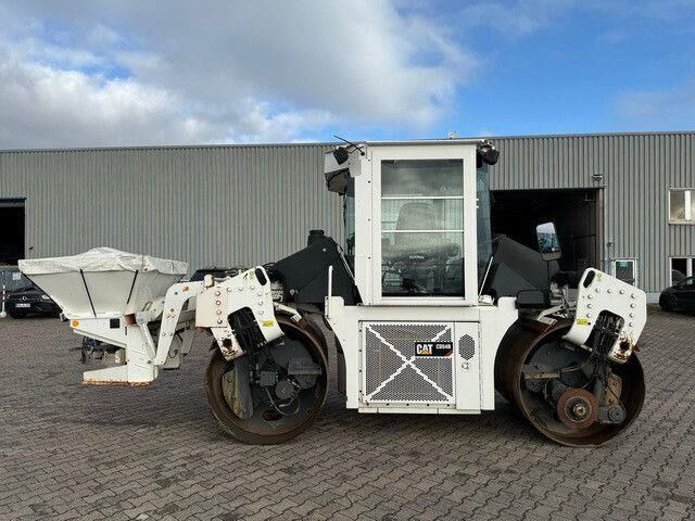 Caterpillar CD54B (CD10),Tandemwalze, Streuer,Kantenscheider - Roller: picture 2 Caterpillar CD54B (CD10),Tandemwalze, Streuer,Kantenscheider - Roller: picture 2