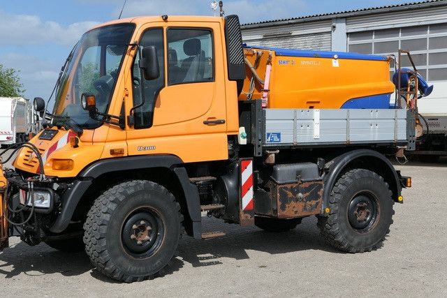Unimog U 300 4x4, Schmidt, Streuer, Schild, Klima,27tkm - Commercial vehicle: picture 2 Unimog U 300 4x4, Schmidt, Streuer, Schild, Klima,27tkm - Commercial vehicle: picture 2