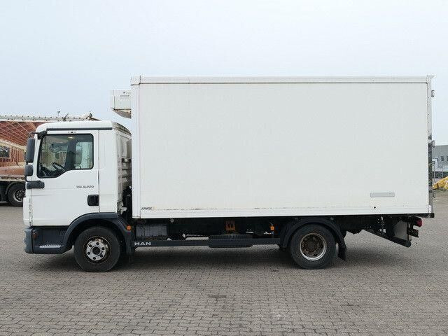 MAN 8.220 TGL BL 4x2, Thermo King, 3. Sitz, 5m lang - Refrigerated truck: picture 2 MAN 8.220 TGL BL 4x2, Thermo King, 3. Sitz, 5m lang - Refrigerated truck: picture 2