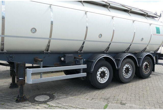 Menci SA 105/Lebensmittel Tank 32 cbm./12x auf Lager! - Tanker semi-trailer: picture 3 Menci SA 105/Lebensmittel Tank 32 cbm./12x auf Lager! - Tanker semi-trailer: picture 3