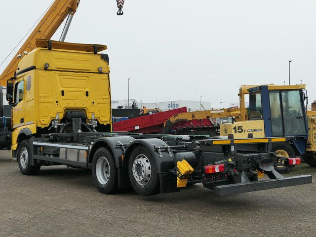 Mercedes-Benz 2546 L 6x2, MP4, 2x Schlafliege, Bullfänger, AC - Container transporter/ Swap body truck: picture 4 Mercedes-Benz 2546 L 6x2, MP4, 2x Schlafliege, Bullfänger, AC - Container transporter/ Swap body truck: picture 4