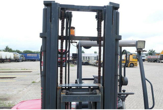 Moffett M4 25.3, Mitnahmestapler, 2.500kg, 3m Hubhöhe - Truck mounted forklift: picture 5 Moffett M4 25.3, Mitnahmestapler, 2.500kg, 3m Hubhöhe - Truck mounted forklift: picture 5