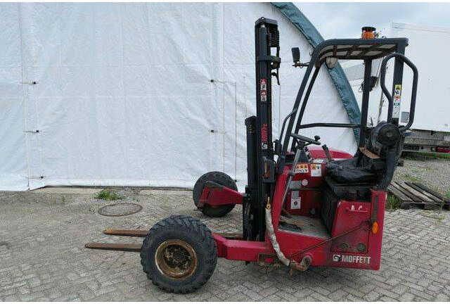 Moffett M4 25.3, Mitnahmestapler, 2.500kg, 3m Hubhöhe - Truck mounted forklift: picture 2 Moffett M4 25.3, Mitnahmestapler, 2.500kg, 3m Hubhöhe - Truck mounted forklift: picture 2