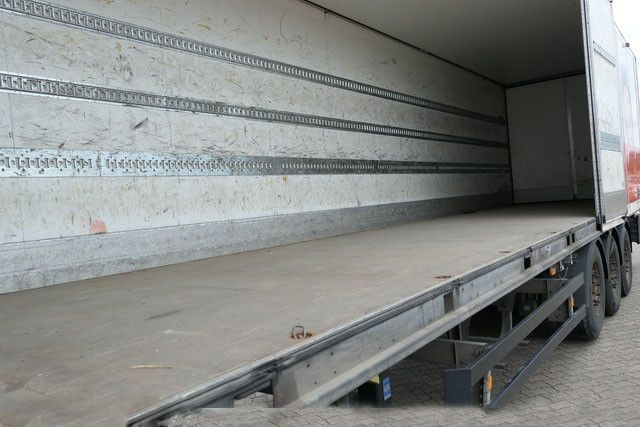 Schmitz Cargobull SKO 24, Faltwand, Seitentüren,Isoliert,Luft-Lift - Closed box semi-trailer: picture 3 Schmitz Cargobull SKO 24, Faltwand, Seitentüren,Isoliert,Luft-Lift - Closed box semi-trailer: picture 3