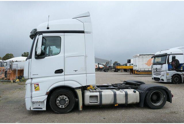 Mercedes-Benz 1843 Actros 4x2, Retarder, 2x Tank, AC, Lowliner - Tractor unit: picture 2 Mercedes-Benz 1843 Actros 4x2, Retarder, 2x Tank, AC, Lowliner - Tractor unit: picture 2