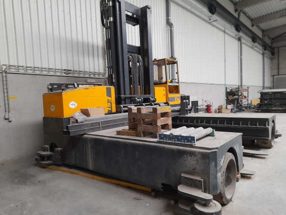 Chariot multidirectionnel Combilift ESL 14055 - 4-way reach truck: picture 2 Chariot multidirectionnel Combilift ESL 14055 - 4-way reach truck: picture 2