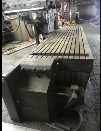 Fraiseuse universelle CNC 3 axes Huron RU 881 - Milling machine: picture 3 Fraiseuse universelle CNC 3 axes Huron RU 881 - Milling machine: picture 3