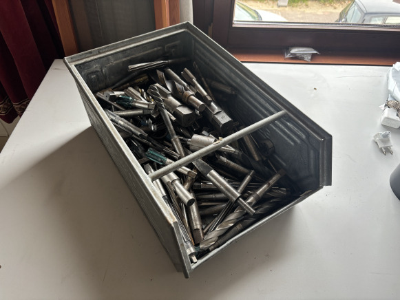 Lot industriel : fraisage, taraudage, perçage – ±100 pièces - Milling machine: picture 1 Lot industriel : fraisage, taraudage, perçage – ±100 pièces - Milling machine: picture 1