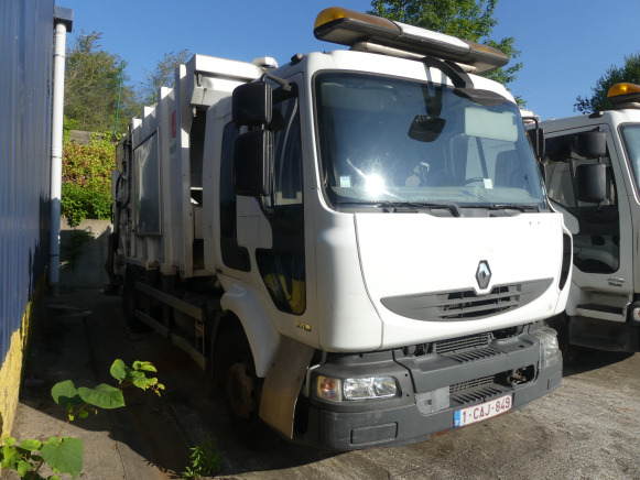 REF:1387 - Camion poubelle Renault Midlum 270DXI (2011-189.728 km) - Refuse truck: picture 2 REF:1387 - Camion poubelle Renault Midlum 270DXI (2011-189.728 km) - Refuse truck: picture 2