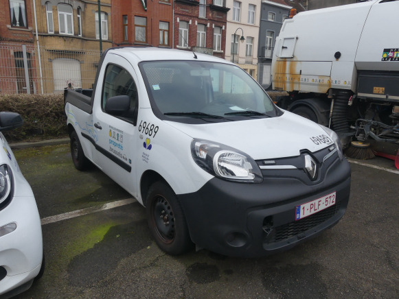 REF:69689 - Voiture pickup électrique Renault FW (accidenté) - Pickup truck: picture 3 REF:69689 - Voiture pickup électrique Renault FW (accidenté) - Pickup truck: picture 3