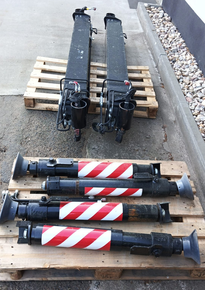 FASSI - PALFINGER - HIAB - HMF - ATLAS additional stabilizers, Zusatzabstützen - Truck mounted crane: picture 1 FASSI - PALFINGER - HIAB - HMF - ATLAS additional stabilizers, Zusatzabstützen - Truck mounted crane: picture 1