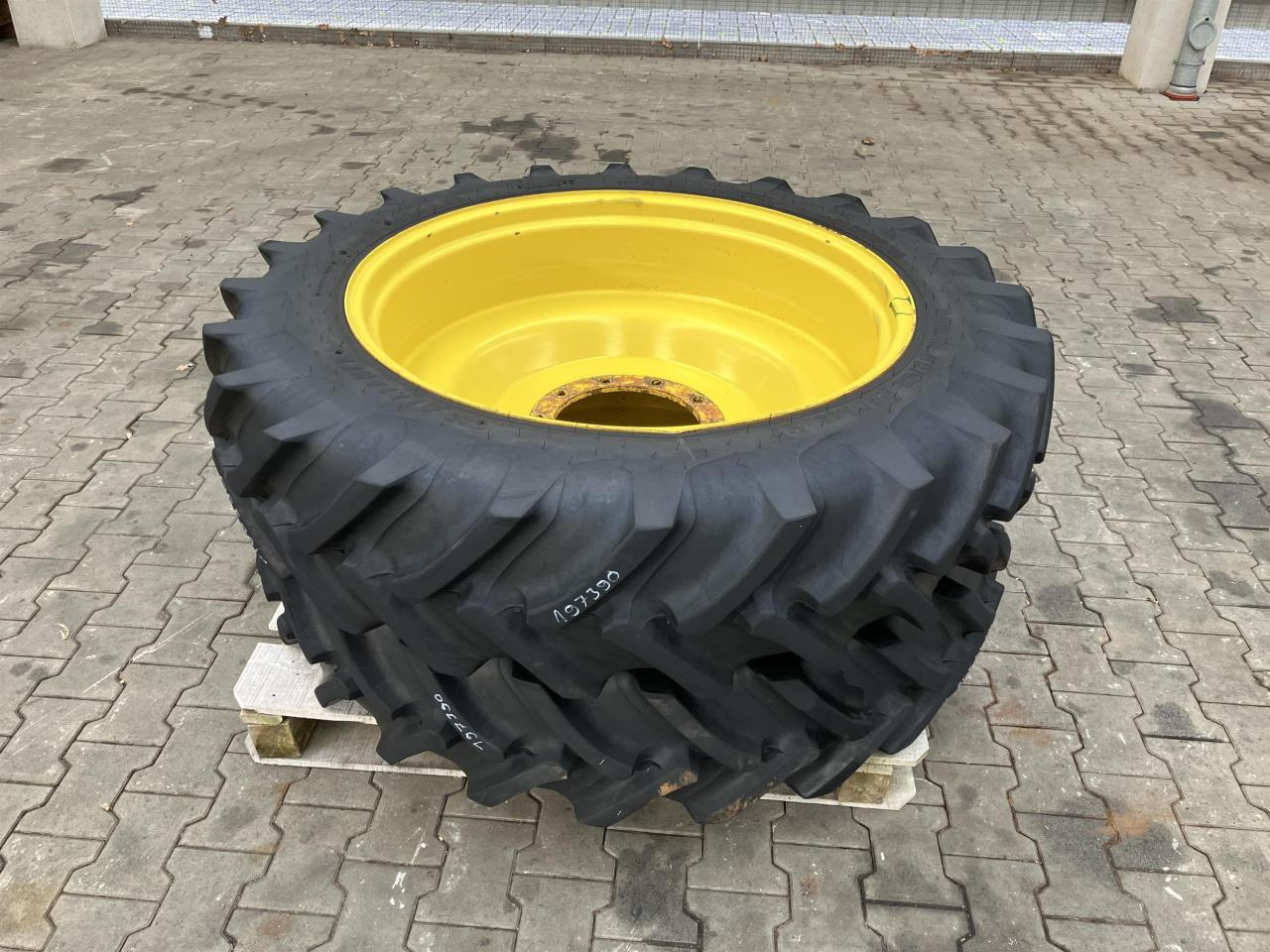 Alliance 12.4R36 - Tire for Agricultural machinery: picture 3 Alliance 12.4R36 - Tire for Agricultural machinery: picture 3