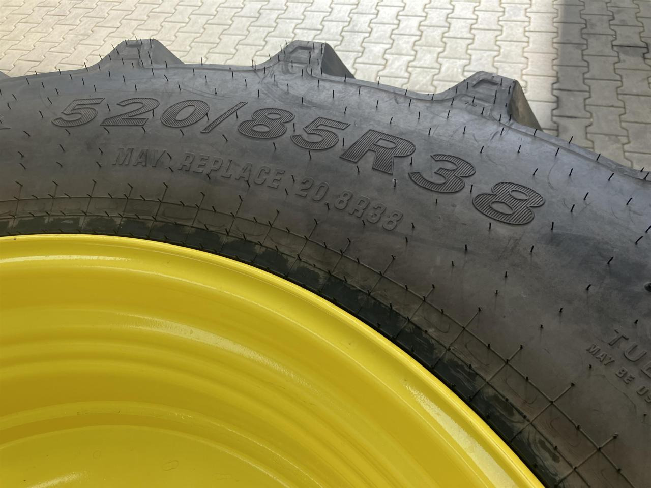 Alliance 520/85R38 - Tire for Agricultural machinery: picture 3 Alliance 520/85R38 - Tire for Agricultural machinery: picture 3