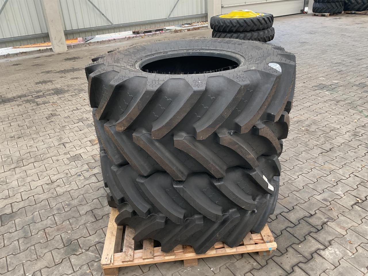 BKT 600/65R28 - Tire for Agricultural machinery: picture 1 BKT 600/65R28 - Tire for Agricultural machinery: picture 1