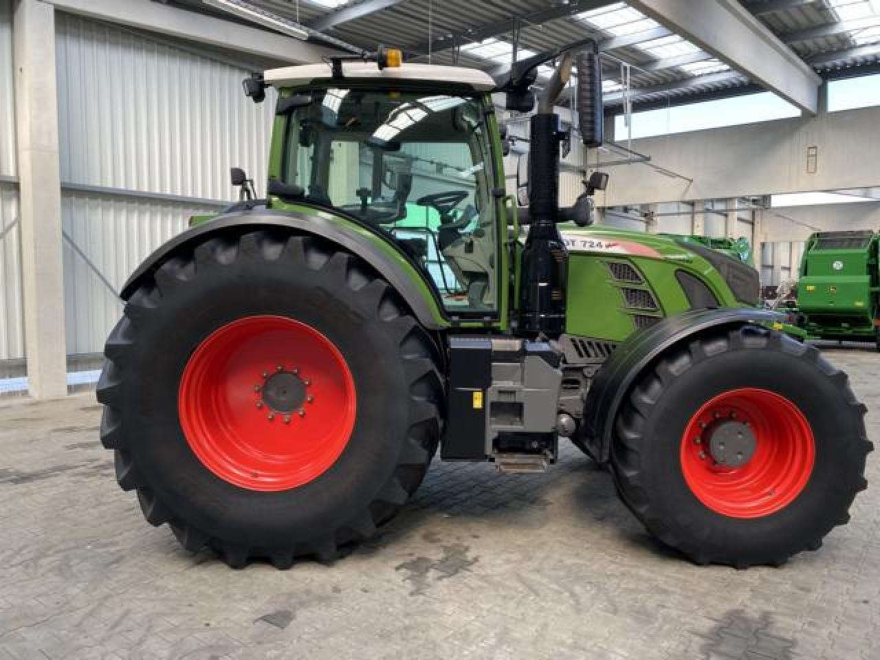 Fendt 724 Vario S4 - Farm tractor: picture 4 Fendt 724 Vario S4 - Farm tractor: picture 4