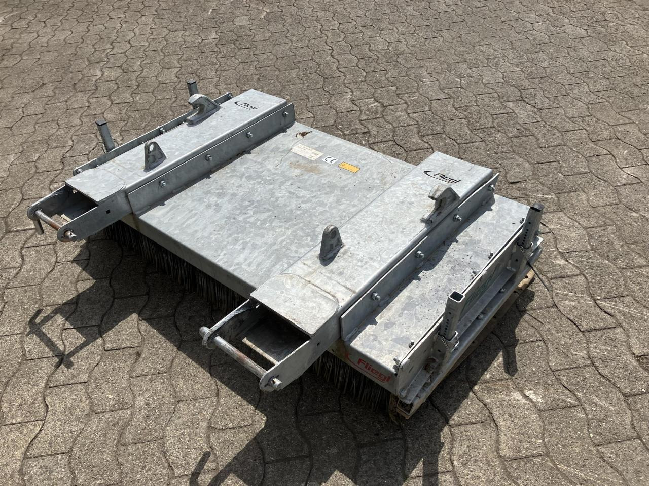 Fliegl Löwe 1,50m - Broom for Municipal/ Special vehicle: picture 4 Fliegl Löwe 1,50m - Broom for Municipal/ Special vehicle: picture 4