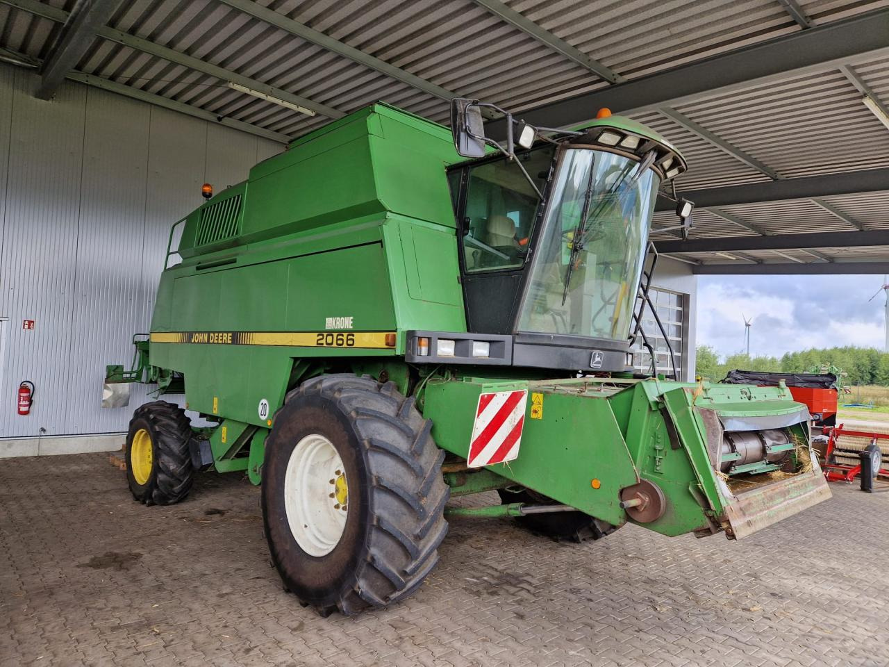 John Deere 2066 - Combine harvester: picture 3 John Deere 2066 - Combine harvester: picture 3