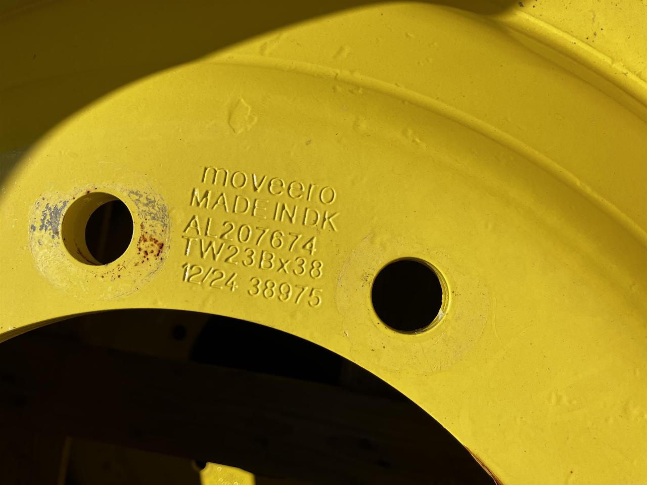 John Deere 23x38 - Tire for Agricultural machinery: picture 3 John Deere 23x38 - Tire for Agricultural machinery: picture 3