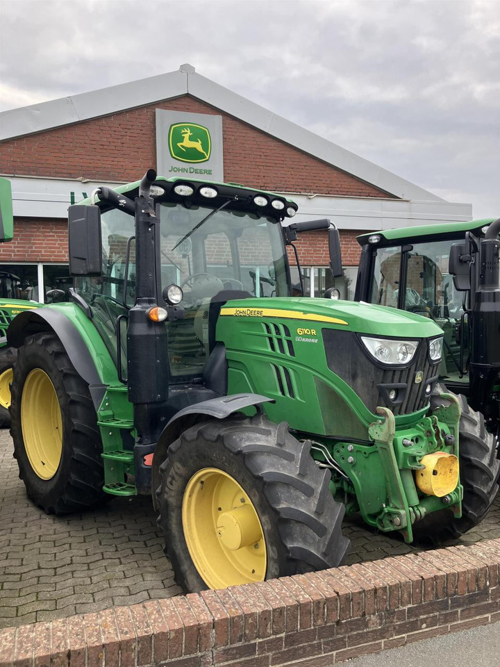 John Deere 6110R - Farm tractor: picture 2 John Deere 6110R - Farm tractor: picture 2