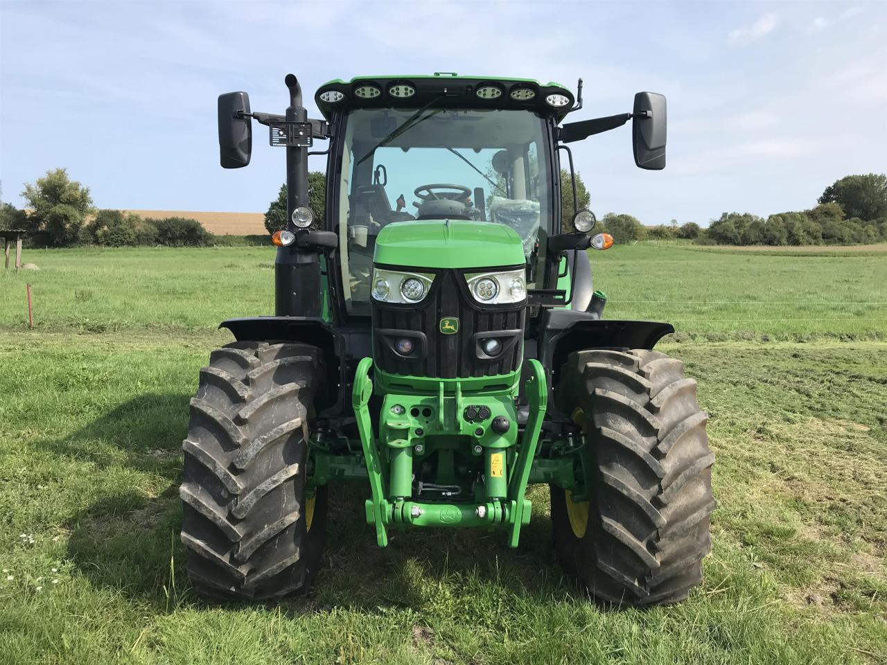 John Deere 6130R - Farm tractor: picture 3 John Deere 6130R - Farm tractor: picture 3