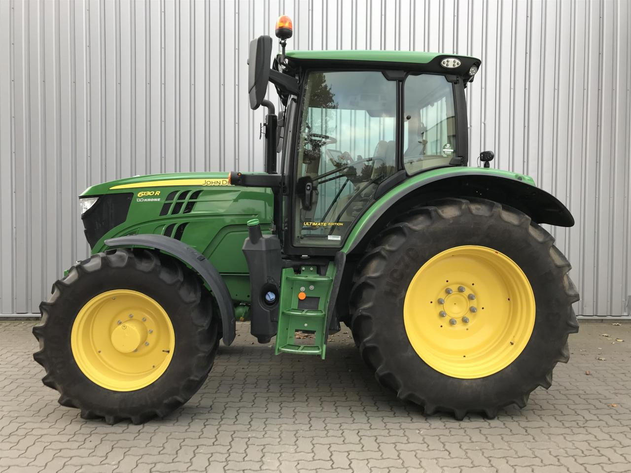 Farm tractor John Deere 6130R: picture 1