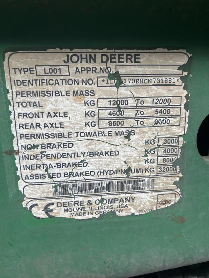 Farm tractor John Deere 6170R: picture 9