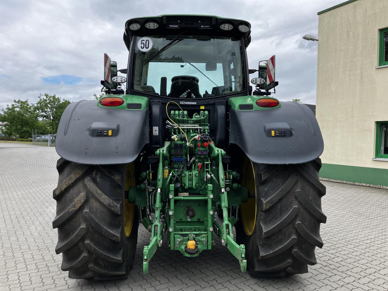 John Deere 6215R - Farm tractor: picture 5 John Deere 6215R - Farm tractor: picture 5