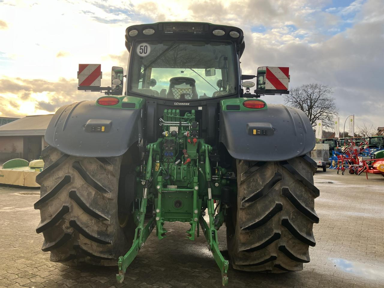 John Deere 6215R - Farm tractor: picture 3 John Deere 6215R - Farm tractor: picture 3