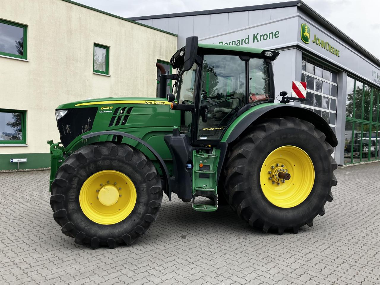 John Deere 6215R - Farm tractor: picture 1 John Deere 6215R - Farm tractor: picture 1