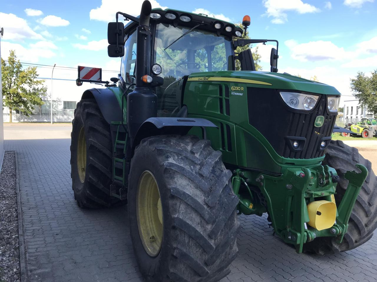 John Deere 6230R - Farm tractor: picture 2 John Deere 6230R - Farm tractor: picture 2