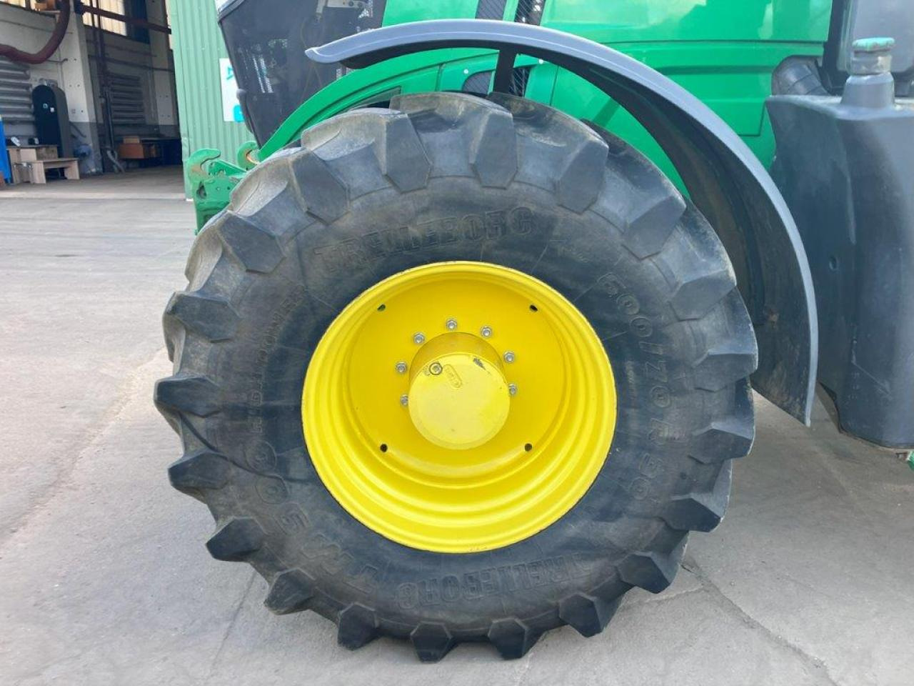 Farm tractor John Deere 6250R: picture 14