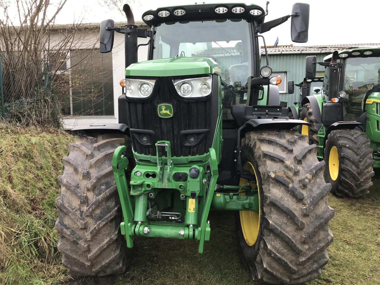John Deere 6R 175 - Farm tractor: picture 3 John Deere 6R 175 - Farm tractor: picture 3