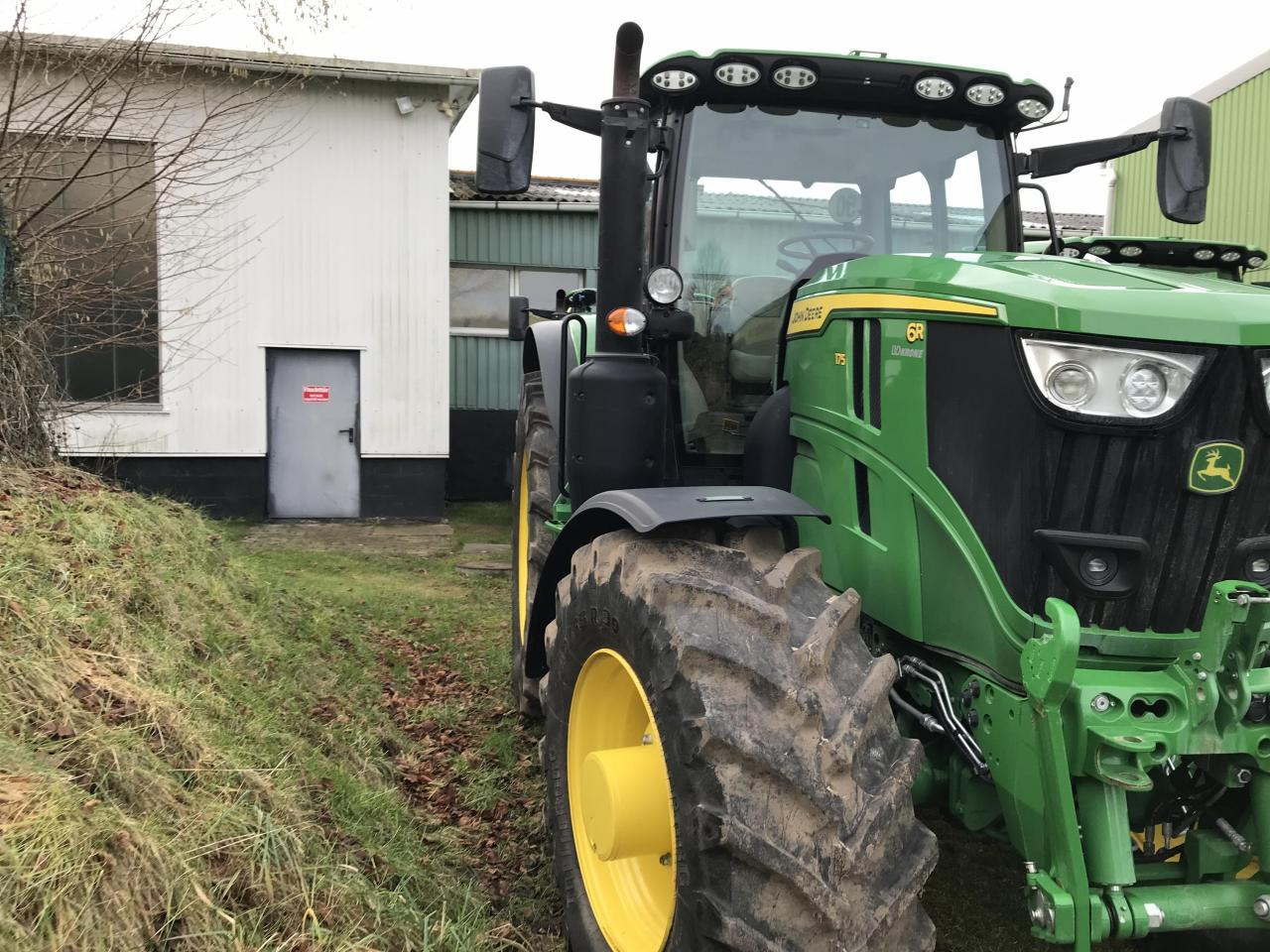 John Deere 6R 175 - Farm tractor: picture 2 John Deere 6R 175 - Farm tractor: picture 2