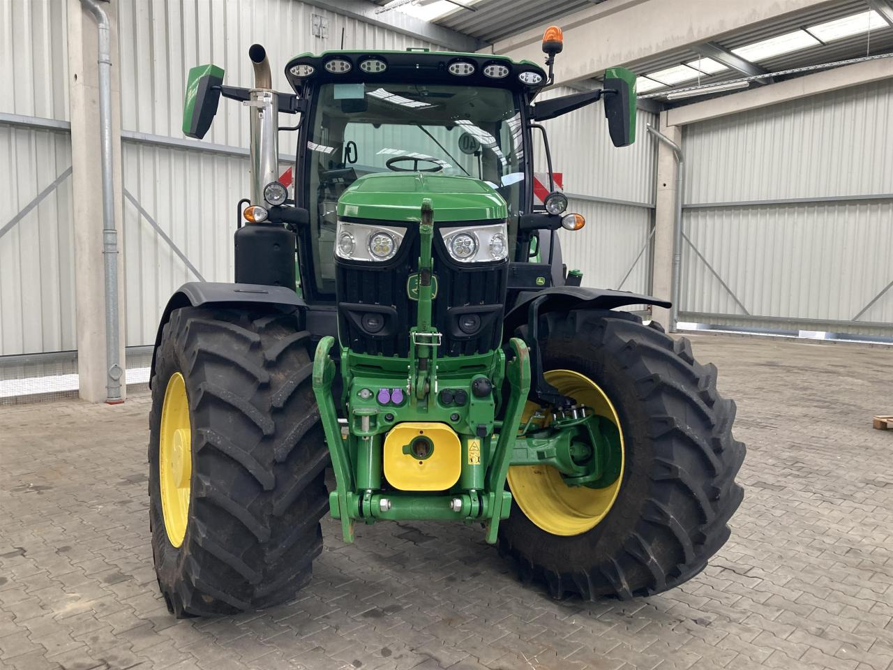 John Deere 6R 185 - Farm tractor: picture 3 John Deere 6R 185 - Farm tractor: picture 3