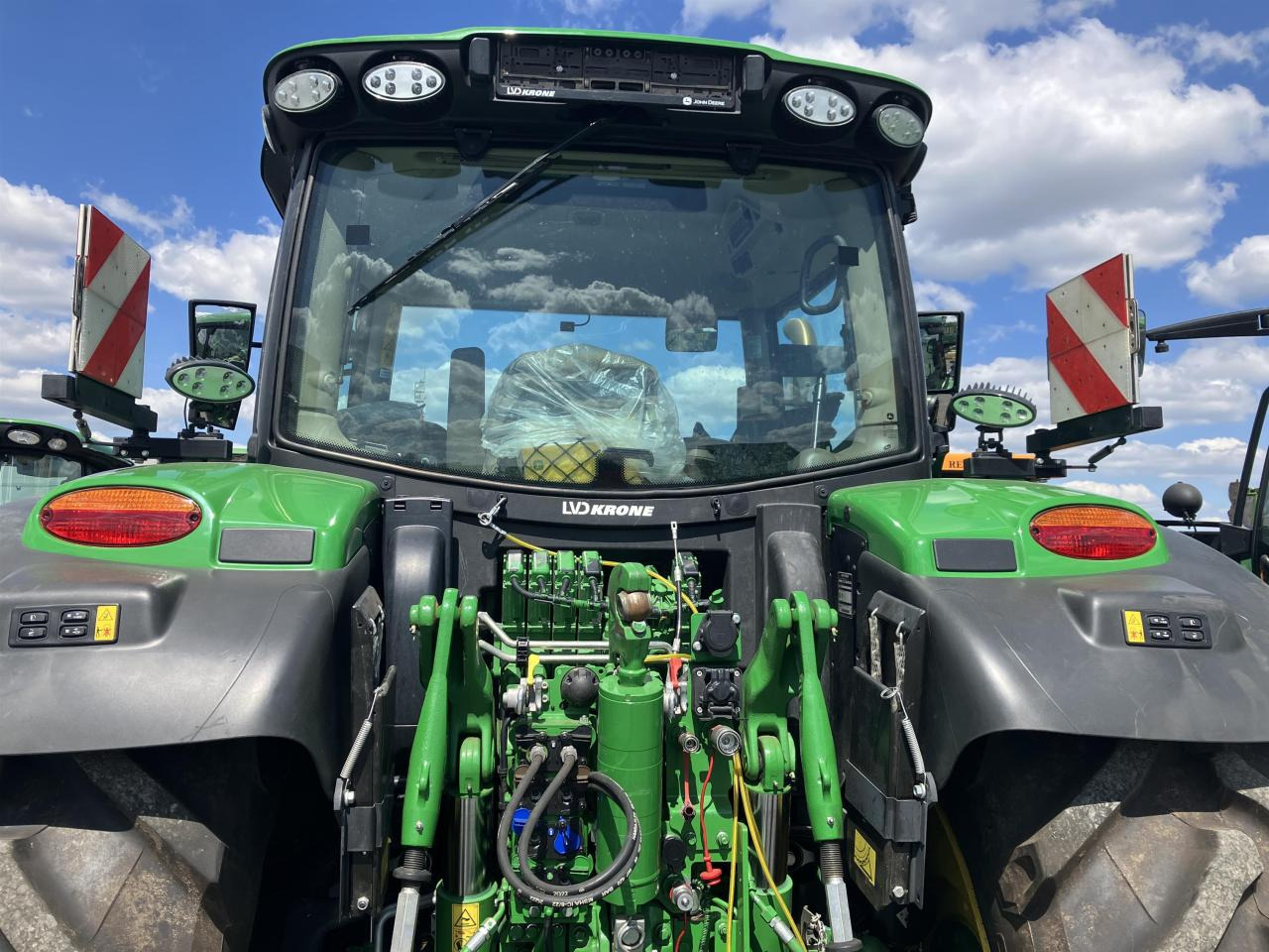 John Deere 6R 185 - Farm tractor: picture 4 John Deere 6R 185 - Farm tractor: picture 4