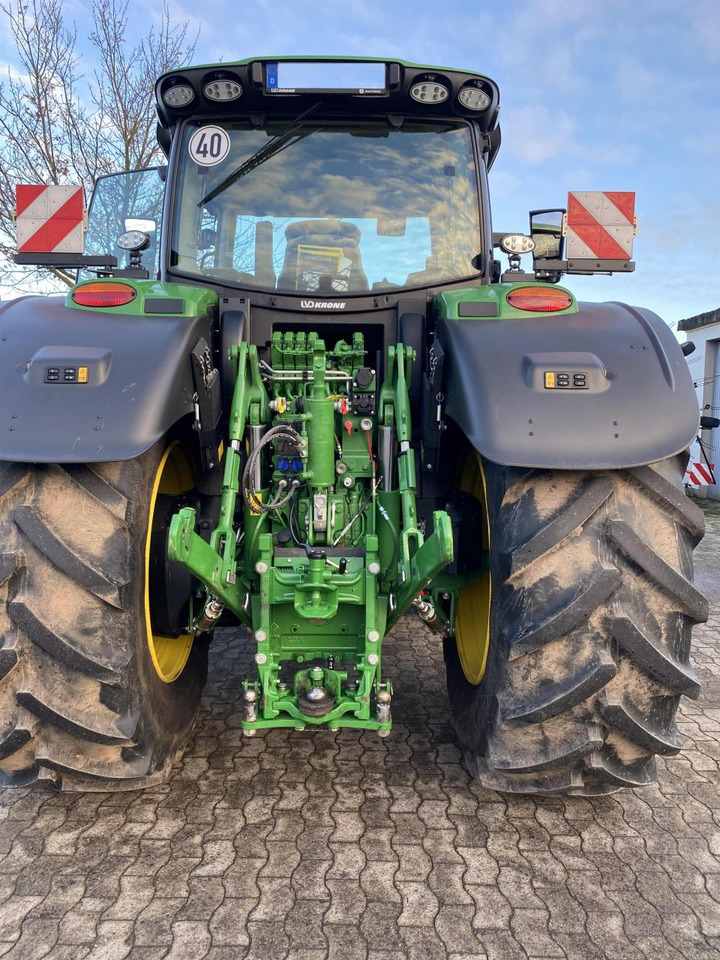 John Deere 6R 215 - Farm tractor: picture 4 John Deere 6R 215 - Farm tractor: picture 4