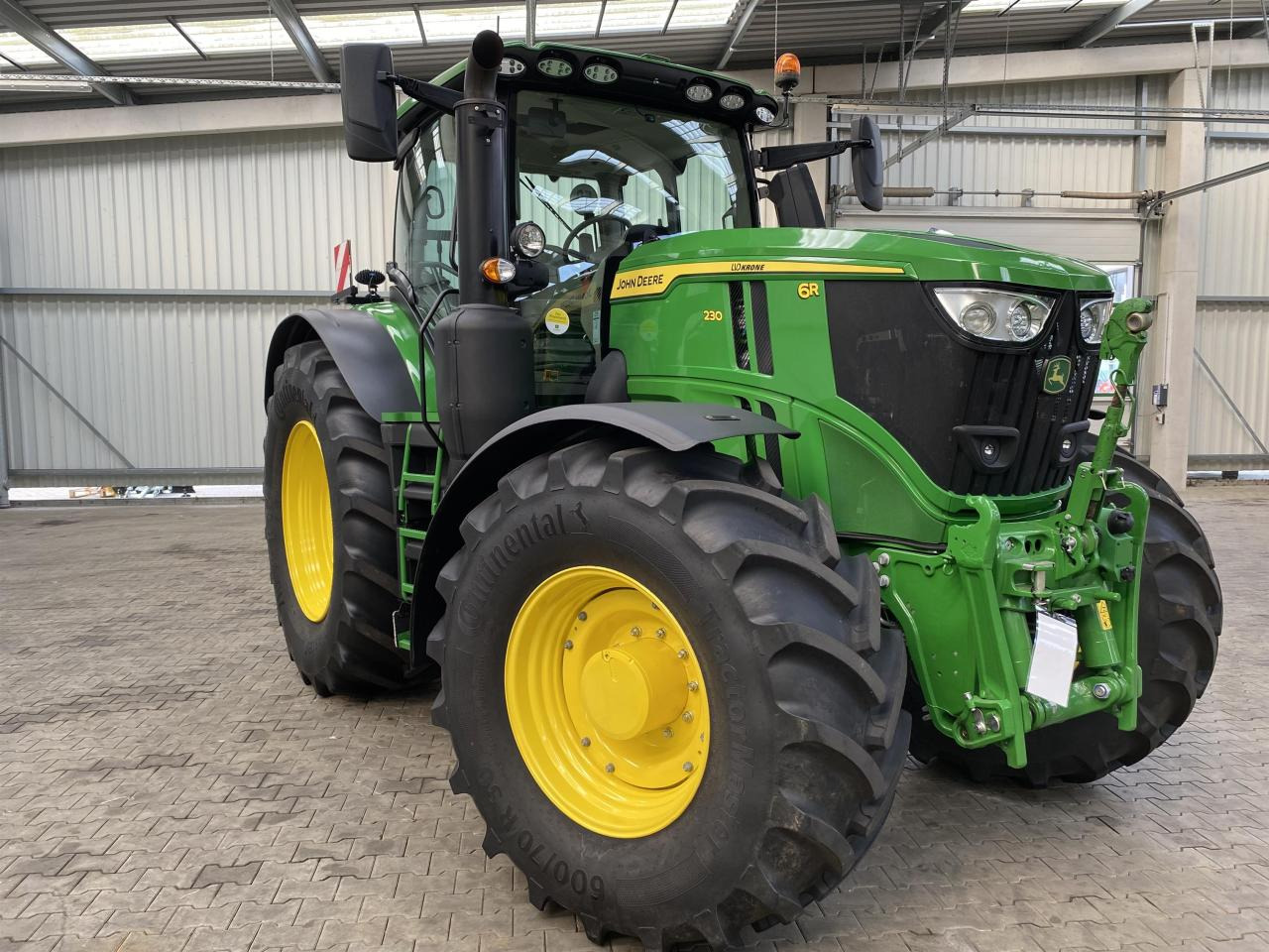 John Deere 6R 230 - Farm tractor: picture 2 John Deere 6R 230 - Farm tractor: picture 2