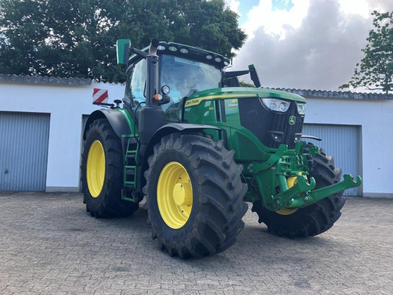 John Deere 6R 250 - Farm tractor: picture 4 John Deere 6R 250 - Farm tractor: picture 4