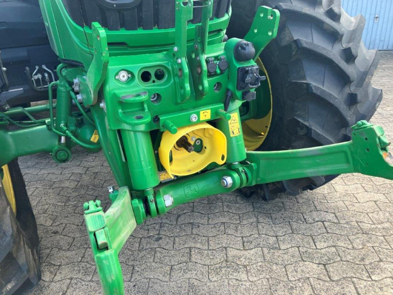 John Deere 6R 250 - Farm tractor: picture 5 John Deere 6R 250 - Farm tractor: picture 5
