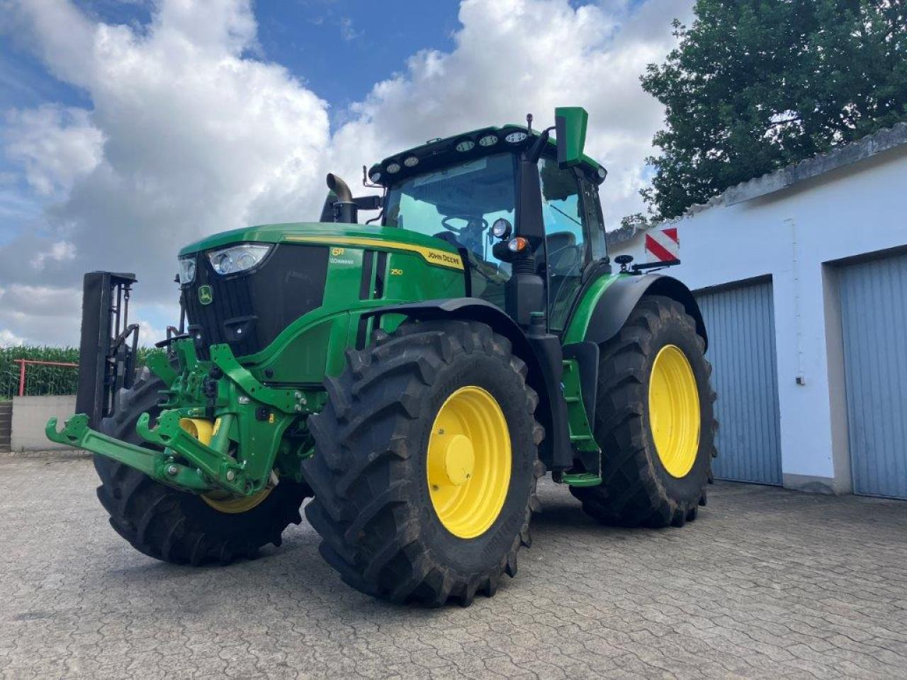 John Deere 6R 250 - Farm tractor: picture 2 John Deere 6R 250 - Farm tractor: picture 2